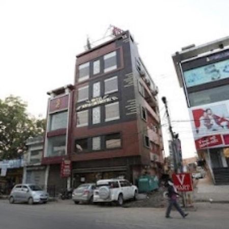 לקנאו Hotel Surya Continental מראה חיצוני תמונה